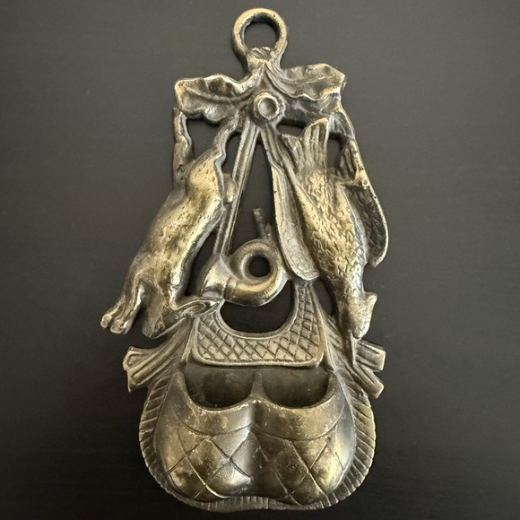 Other - Vintage Cast Metal Match Safe Wall Pocket Old English Hunting Decor Game‎ Bag